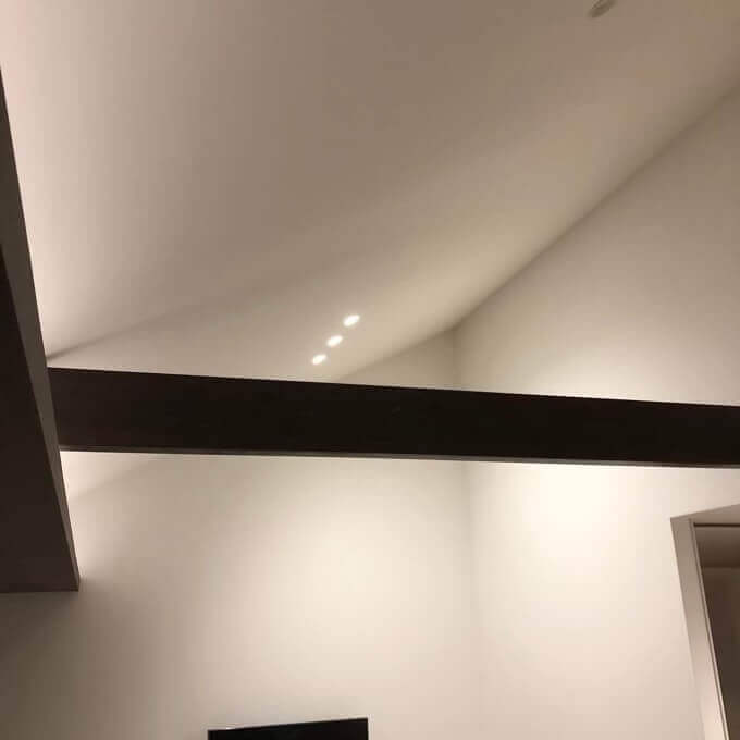 梁が見える吹き抜け・勾配天井の実例