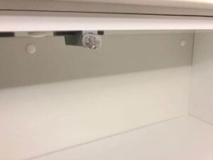 金属プレートだけが残る様子